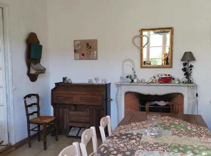 Holiday home La Taniere 16 Couchages Vergeze